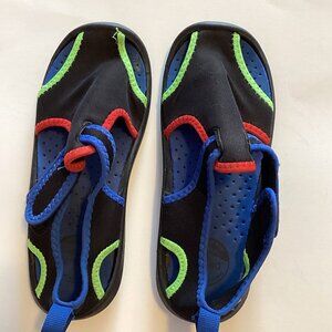 Oshkosh Aquatic Water Shoes Kids Size 1M / 19.7cm Children’s Closed Toe Sandals